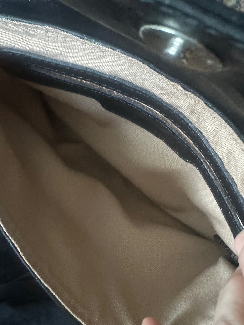 Embossed Floral Leather Crossbody Bag in Black - Picture 6 of 7